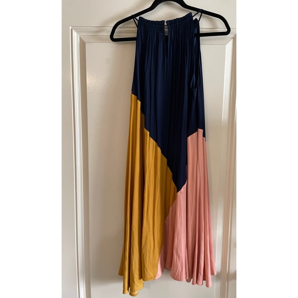 Loft Dress - Picture 3 of 3